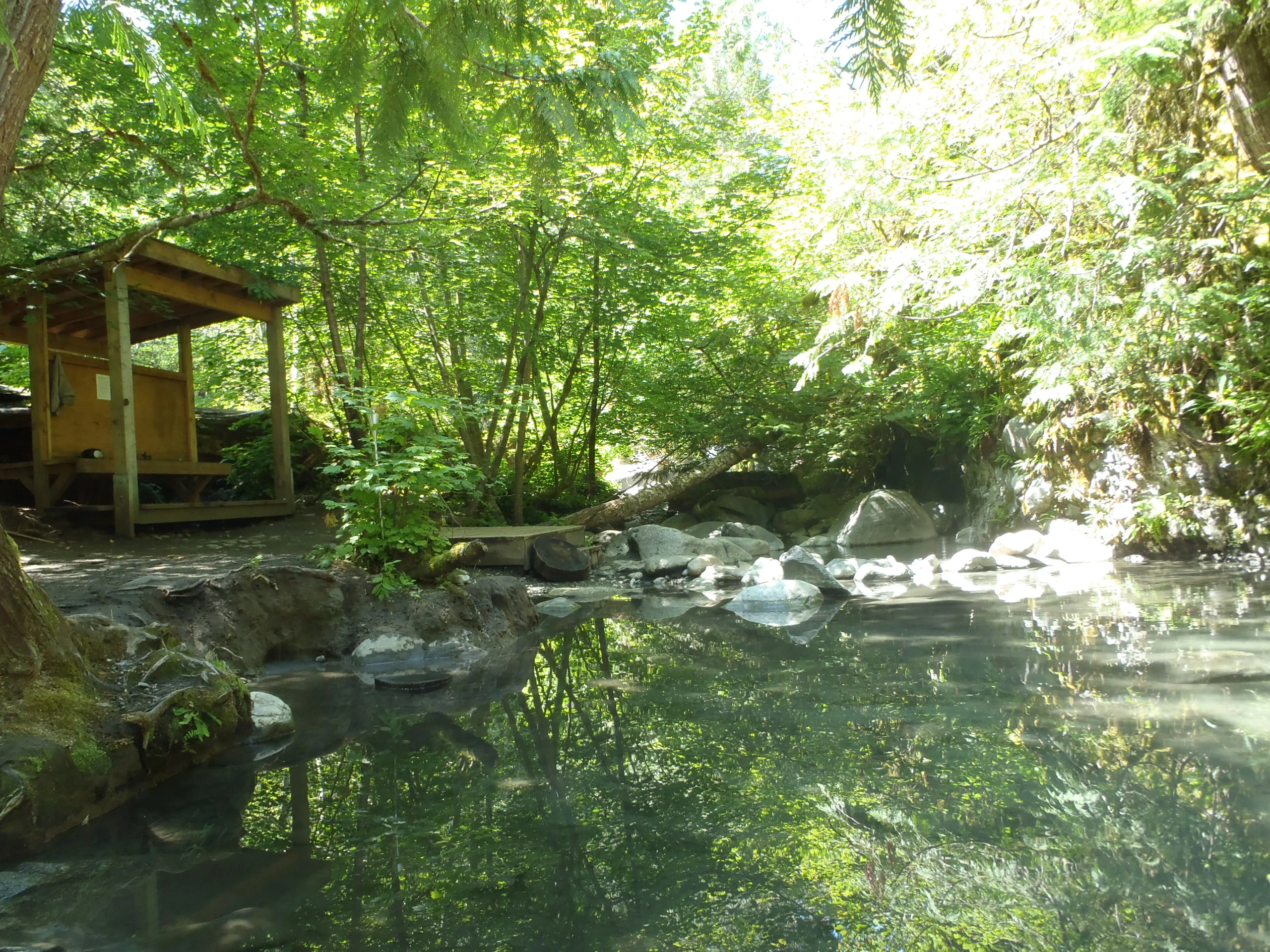 Photo: Recreation Sites and Trails BC. © Province of British Columbia, licensed under the Open Government Licence – British Columbia. Sloquet Hot Springs, photo 3