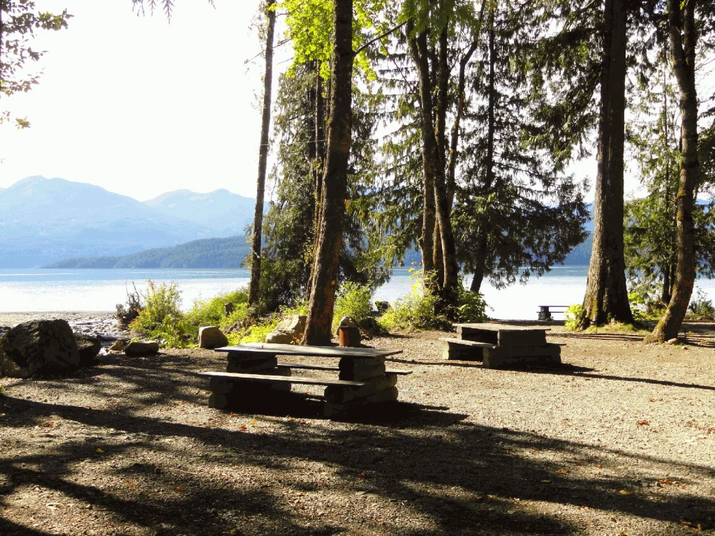Photo: Recreation Sites and Trails BC. © Province of British Columbia, licensed under the Open Government Licence – British Columbia. Bear Creek, photo 3