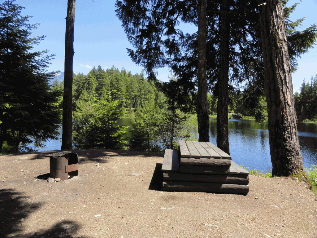 Photo: Recreation Sites and Trails BC. © Province of British Columbia, licensed under the Open Government Licence – British Columbia. Wood Lake, photo 5