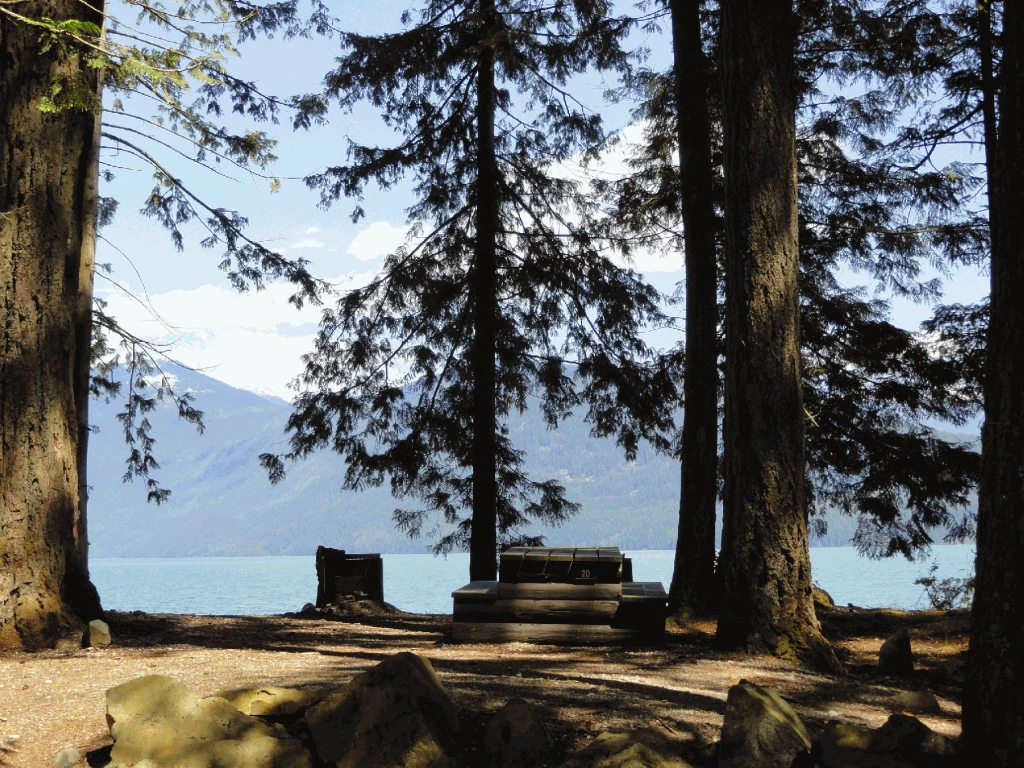 Photo: Recreation Sites and Trails BC. © Province of British Columbia, licensed under the Open Government Licence – British Columbia. Twenty Mile Bay, photo 2