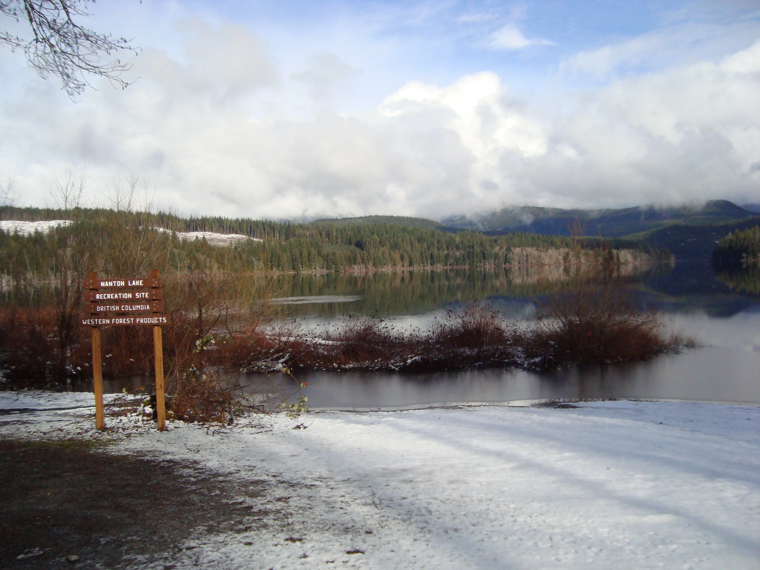 Photo: Recreation Sites and Trails BC. © Province of British Columbia, licensed under the Open Government Licence – British Columbia. Nanton Lake, photo 5