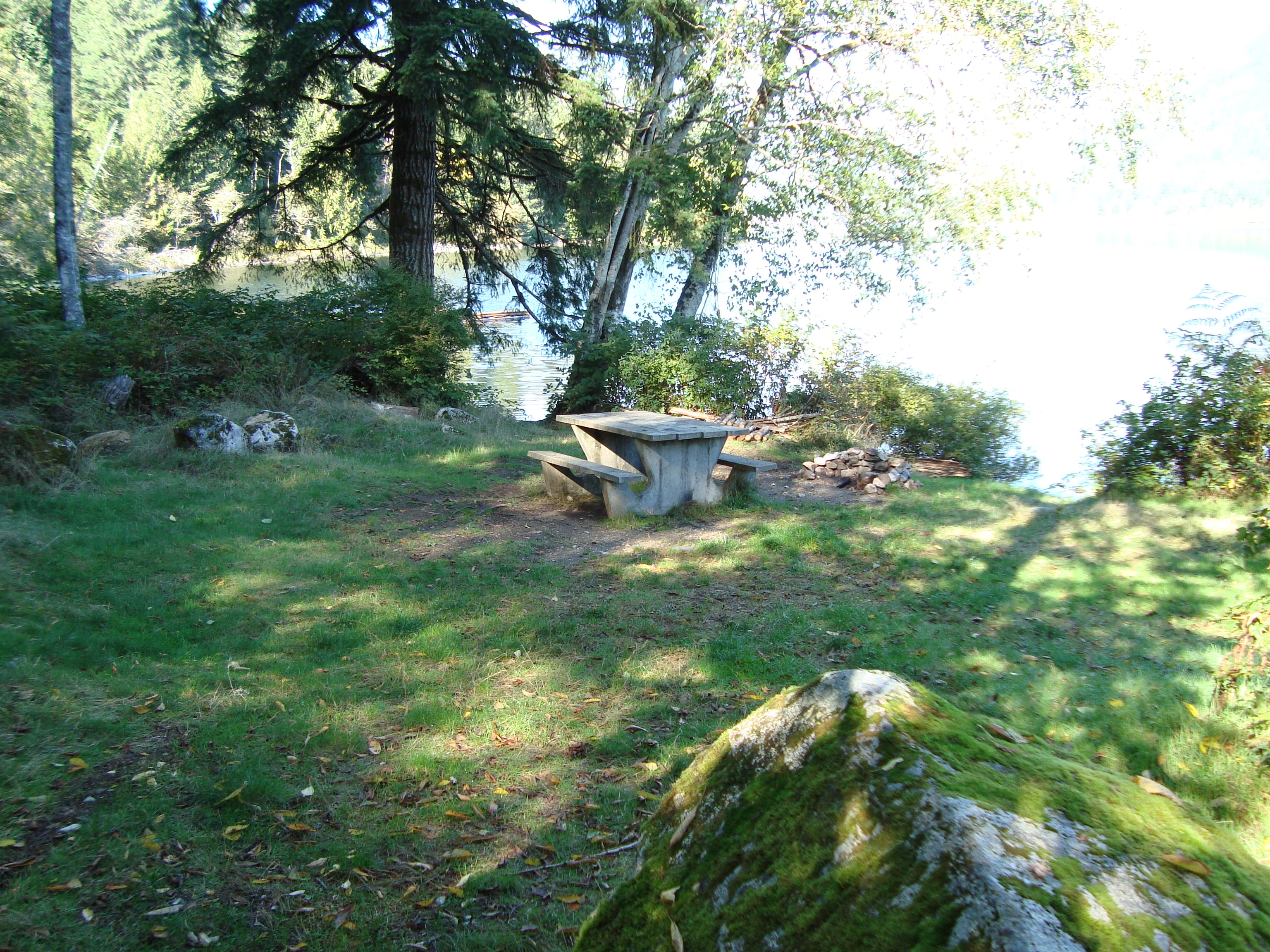 Photo: Recreation Sites and Trails BC. © Province of British Columbia, licensed under the Open Government Licence – British Columbia. Dodd Lake, photo 6