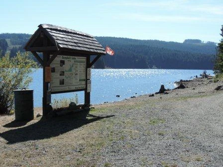 Photo: Recreation Sites and Trails BC. © Province of British Columbia, licensed under the Open Government Licence – British Columbia. Campbell Lake, photo 3