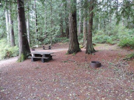 Photo: Recreation Sites and Trails BC. © Province of British Columbia, licensed under the Open Government Licence – British Columbia. Pye Bay, photo 2