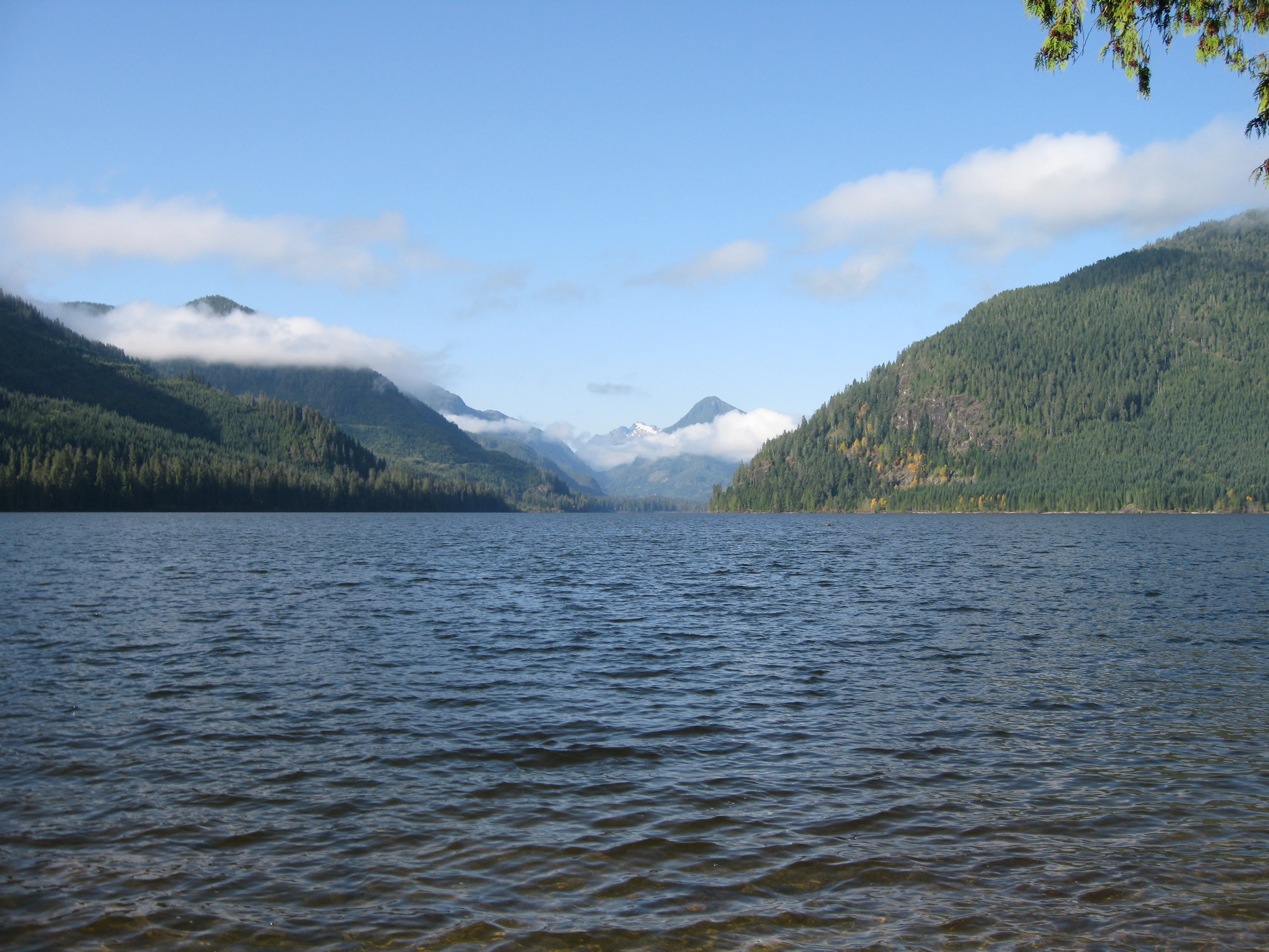 Photo: Recreation Sites and Trails BC. © Province of British Columbia, licensed under the Open Government Licence – British Columbia. Muchalat Lake, photo 3