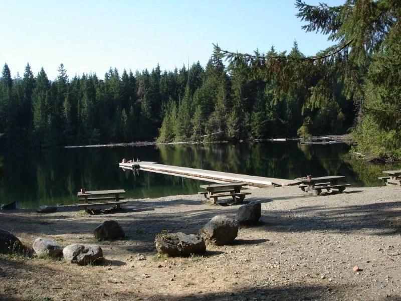 Photo: Recreation Sites and Trails BC. © Province of British Columbia, licensed under the Open Government Licence – British Columbia. Lizard Lake, photo 2