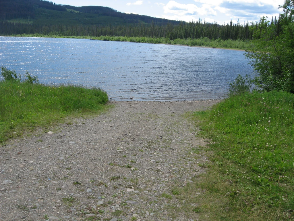 Photo: Recreation Sites and Trails BC. © Province of British Columbia, licensed under the Open Government Licence – British Columbia. Taltapin Lake, photo 2