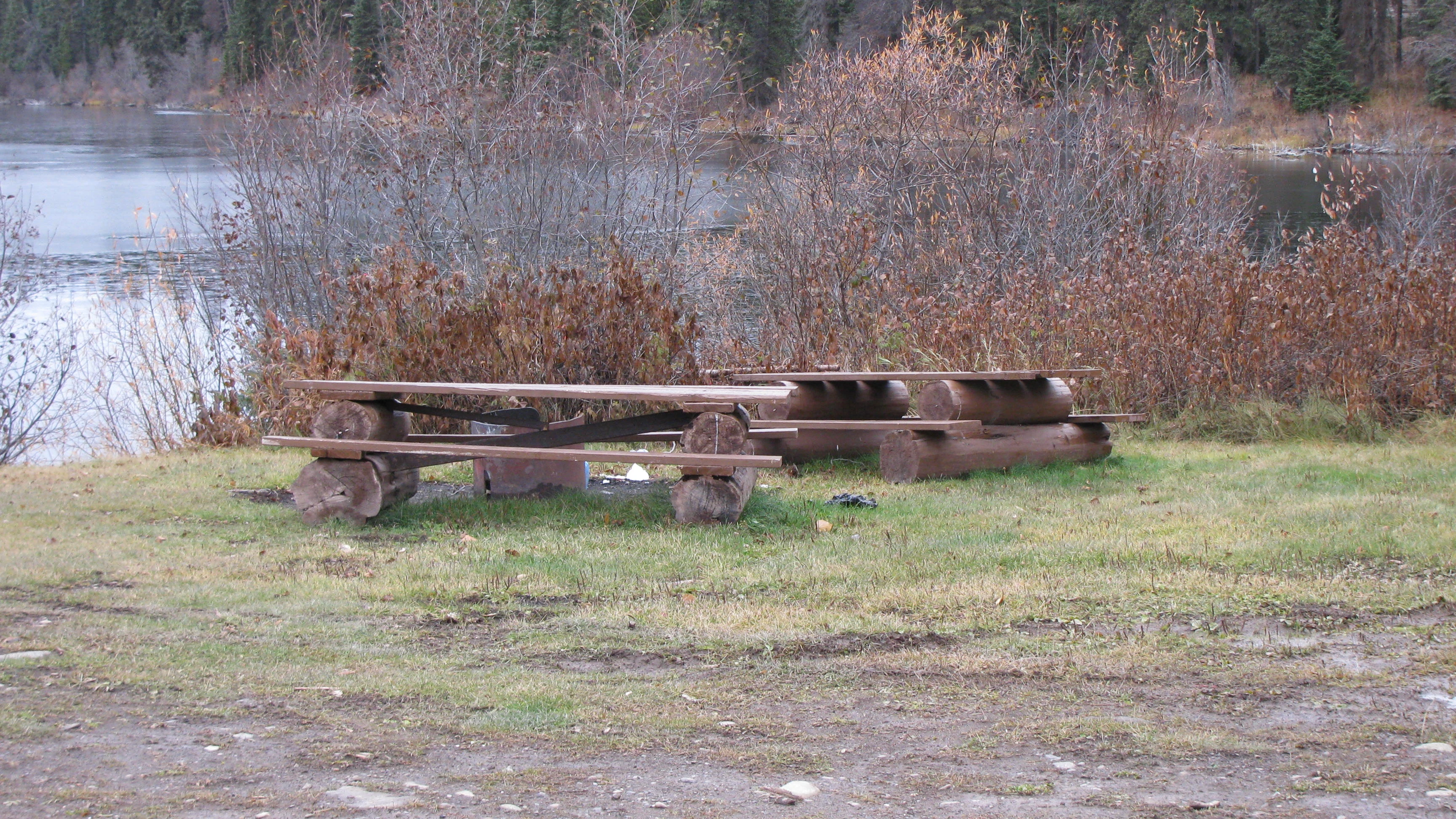 Photo: Recreation Sites and Trails BC. © Province of British Columbia, licensed under the Open Government Licence – British Columbia. Division Lake, photo 2