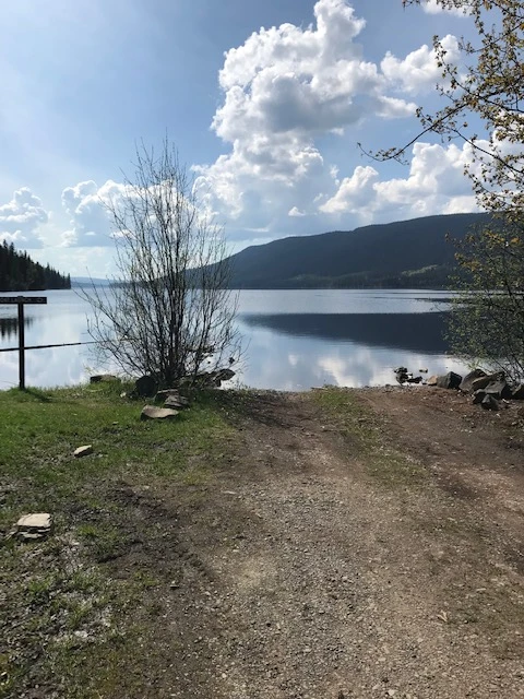 Photo: Recreation Sites and Trails BC. © Province of British Columbia, licensed under the Open Government Licence – British Columbia. Augier Lake, photo 4