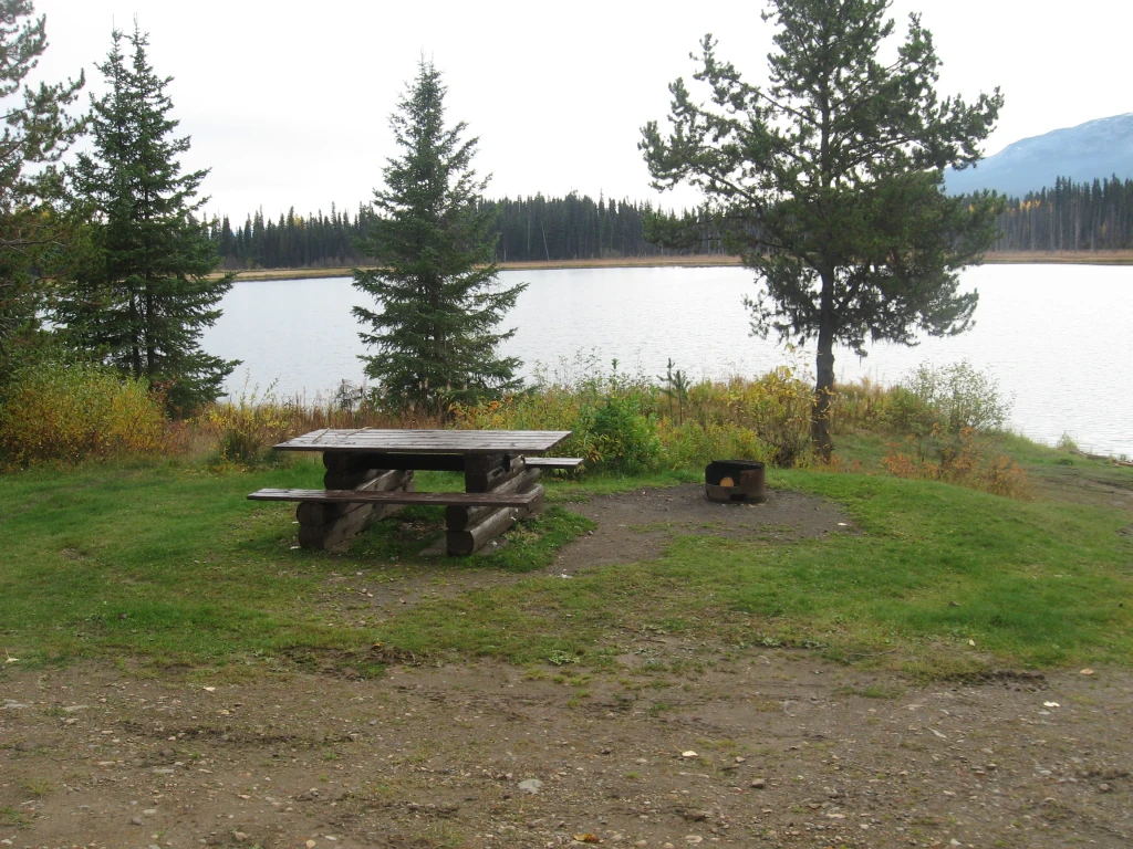 Photo: Recreation Sites and Trails BC. © Province of British Columbia, licensed under the Open Government Licence – British Columbia. Taltzen Lake, photo 5