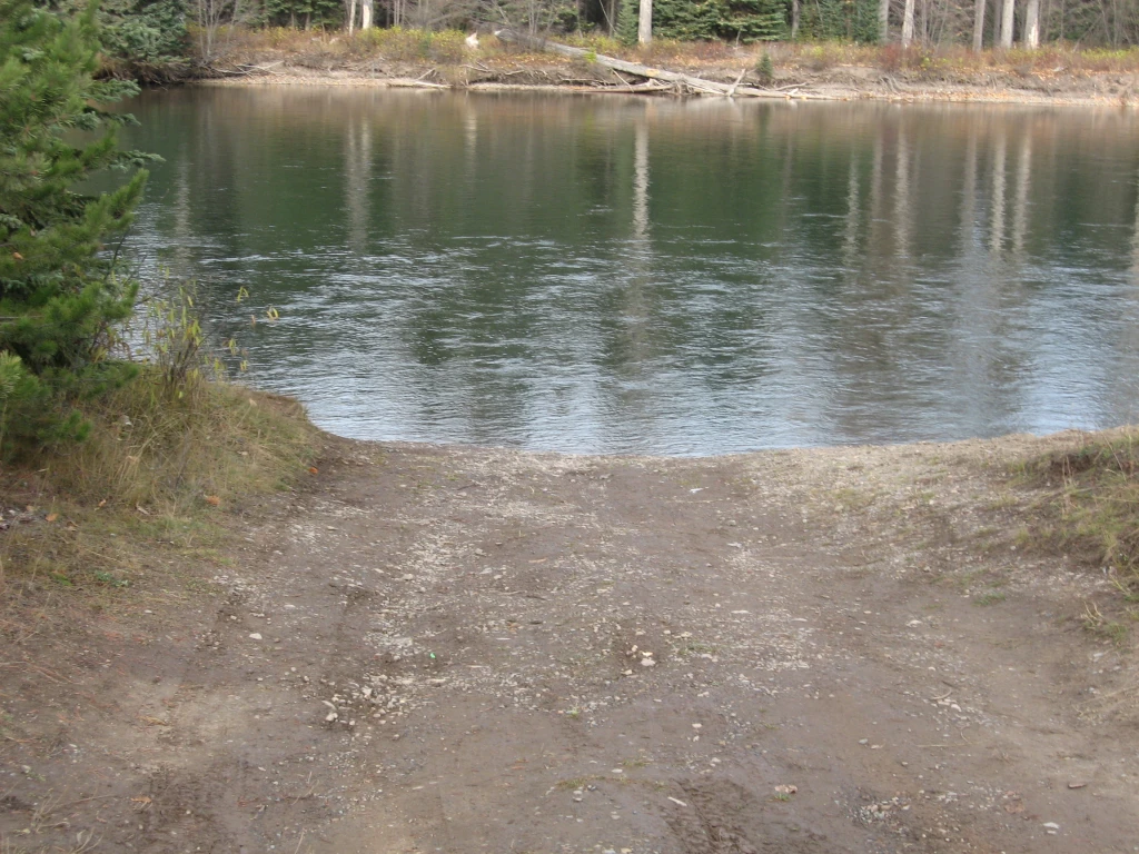 Photo: Recreation Sites and Trails BC. © Province of British Columbia, licensed under the Open Government Licence – British Columbia. Owen Flats "A" & "B", photo 4