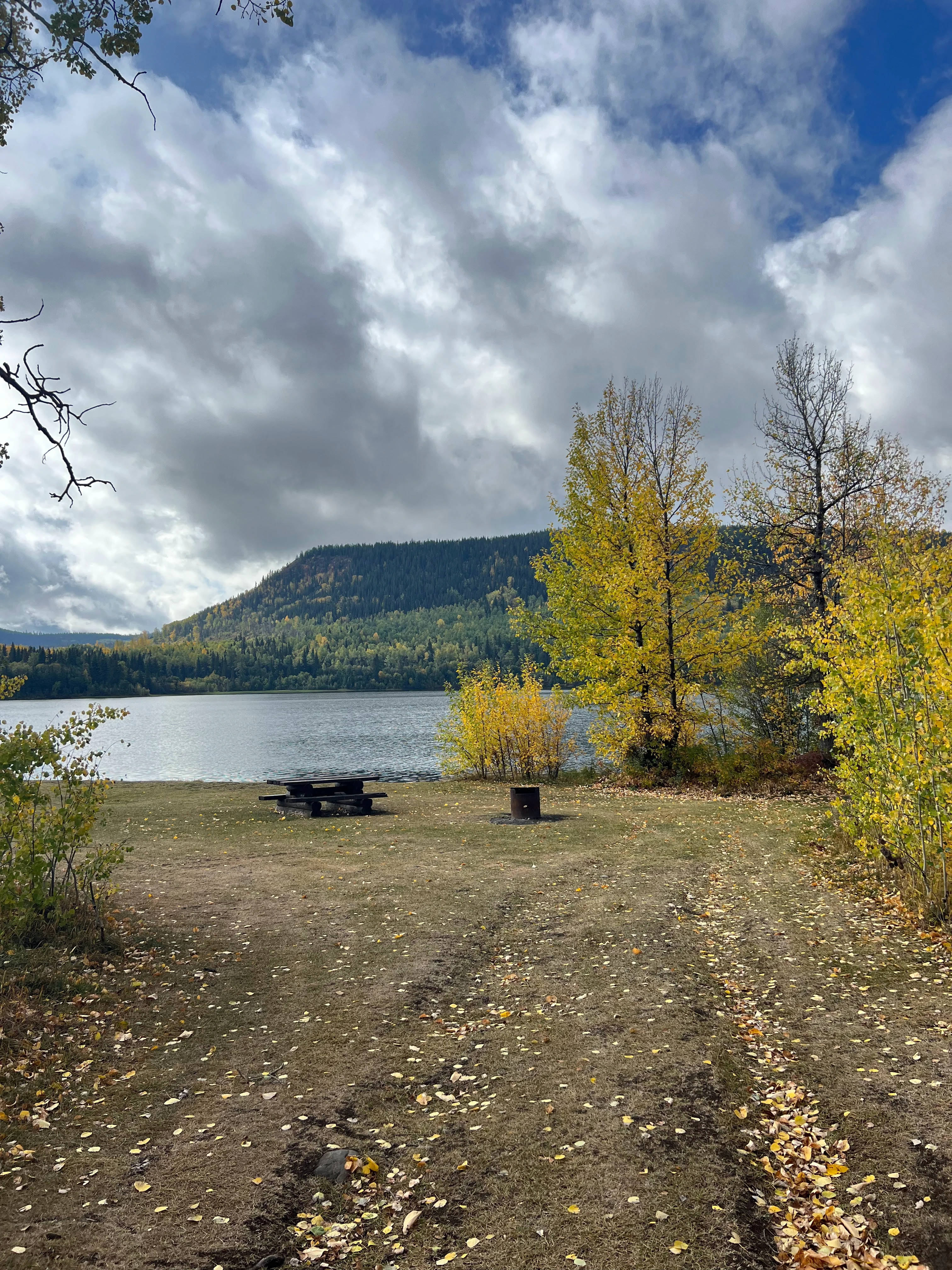 Photo: Recreation Sites and Trails BC. © Province of British Columbia, licensed under the Open Government Licence – British Columbia. Sunset Lake, photo 3