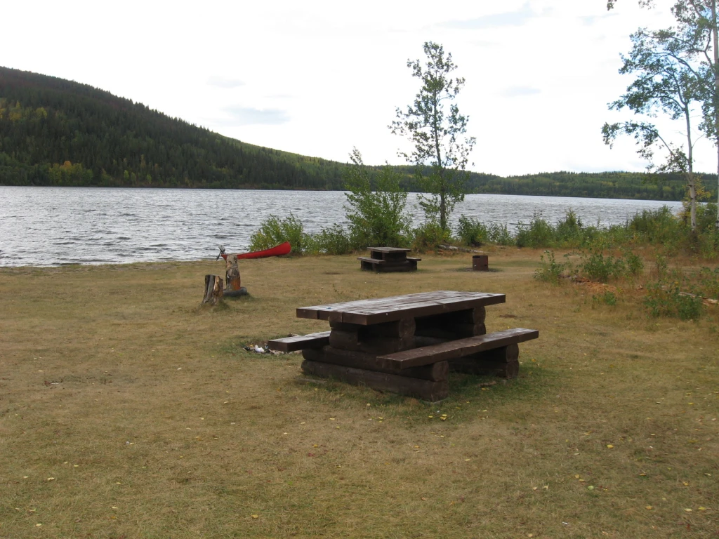 Photo: Recreation Sites and Trails BC. © Province of British Columbia, licensed under the Open Government Licence – British Columbia. Sunset Lake, photo 2