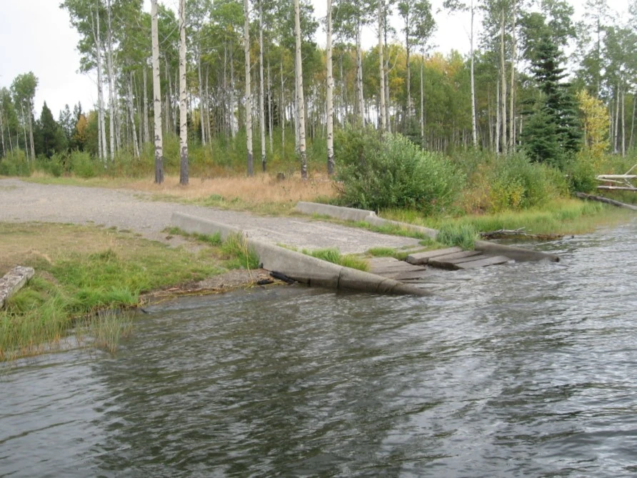 Photo: Recreation Sites and Trails BC. © Province of British Columbia, licensed under the Open Government Licence – British Columbia. Sunset Lake, photo 6