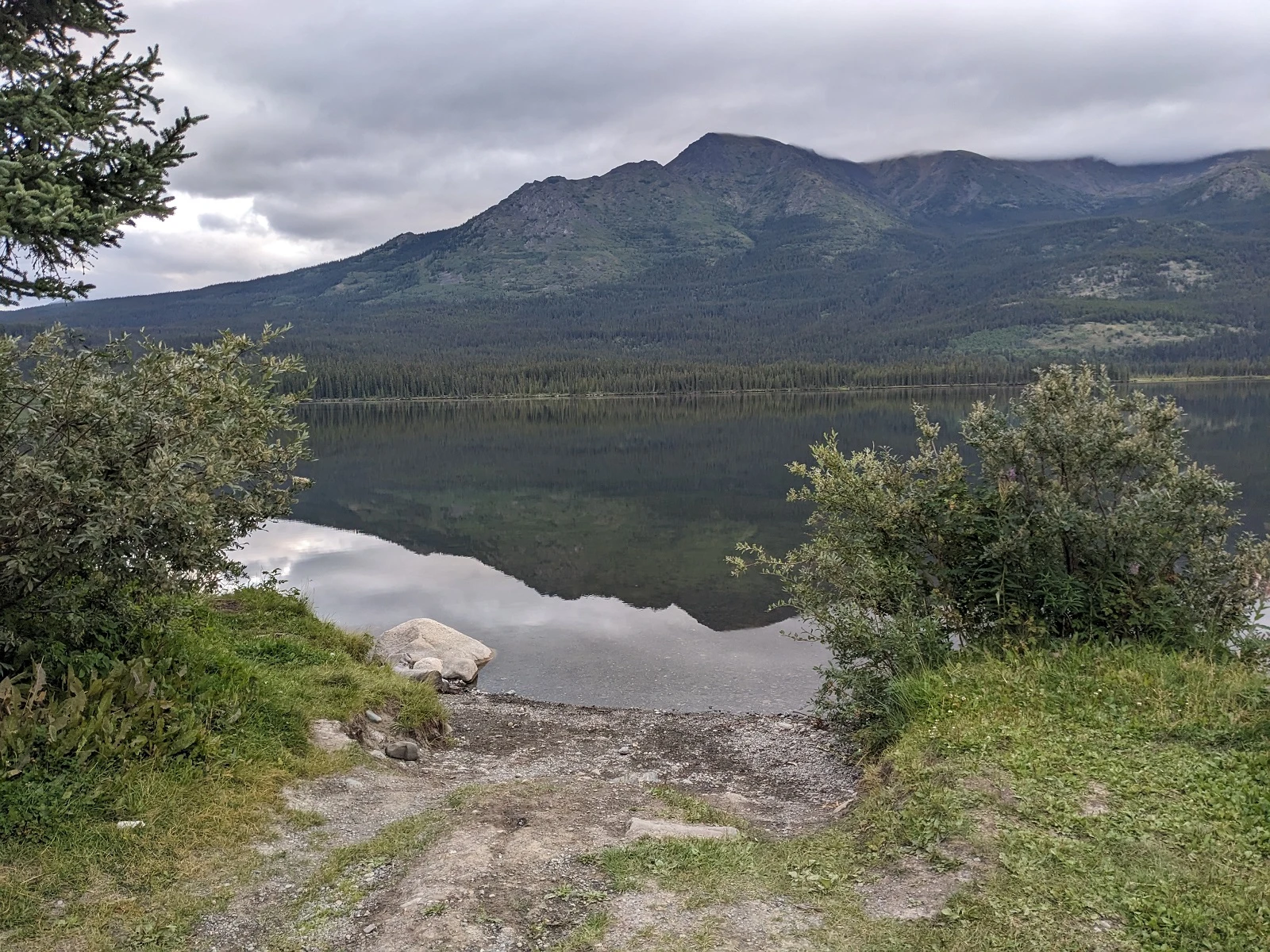 Photo: Recreation Sites and Trails BC. © Province of British Columbia, licensed under the Open Government Licence – British Columbia. Palmer Lake, photo 2