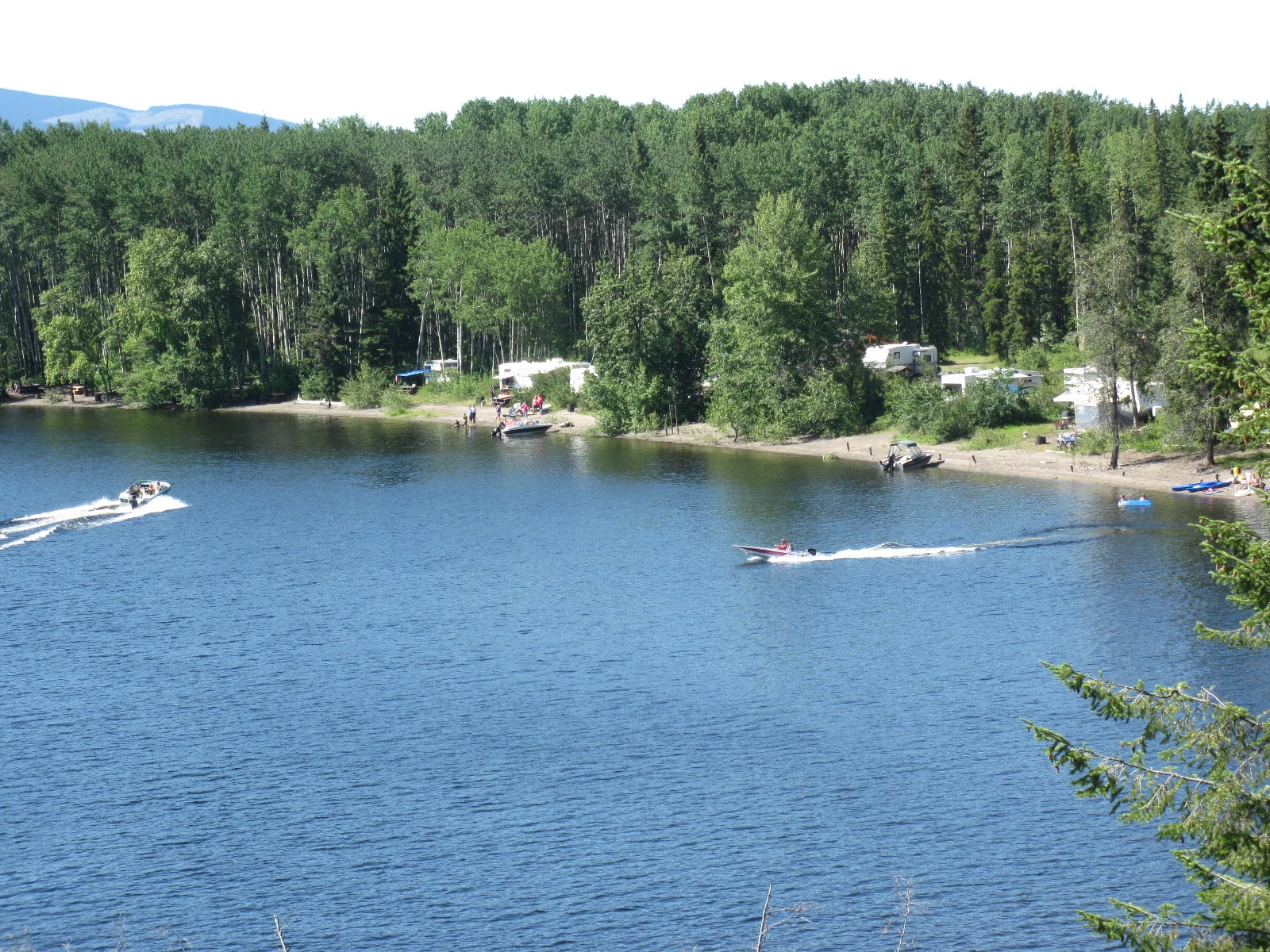 Photo: Recreation Sites and Trails BC. © Province of British Columbia, licensed under the Open Government Licence – British Columbia. Peterson'S Beach