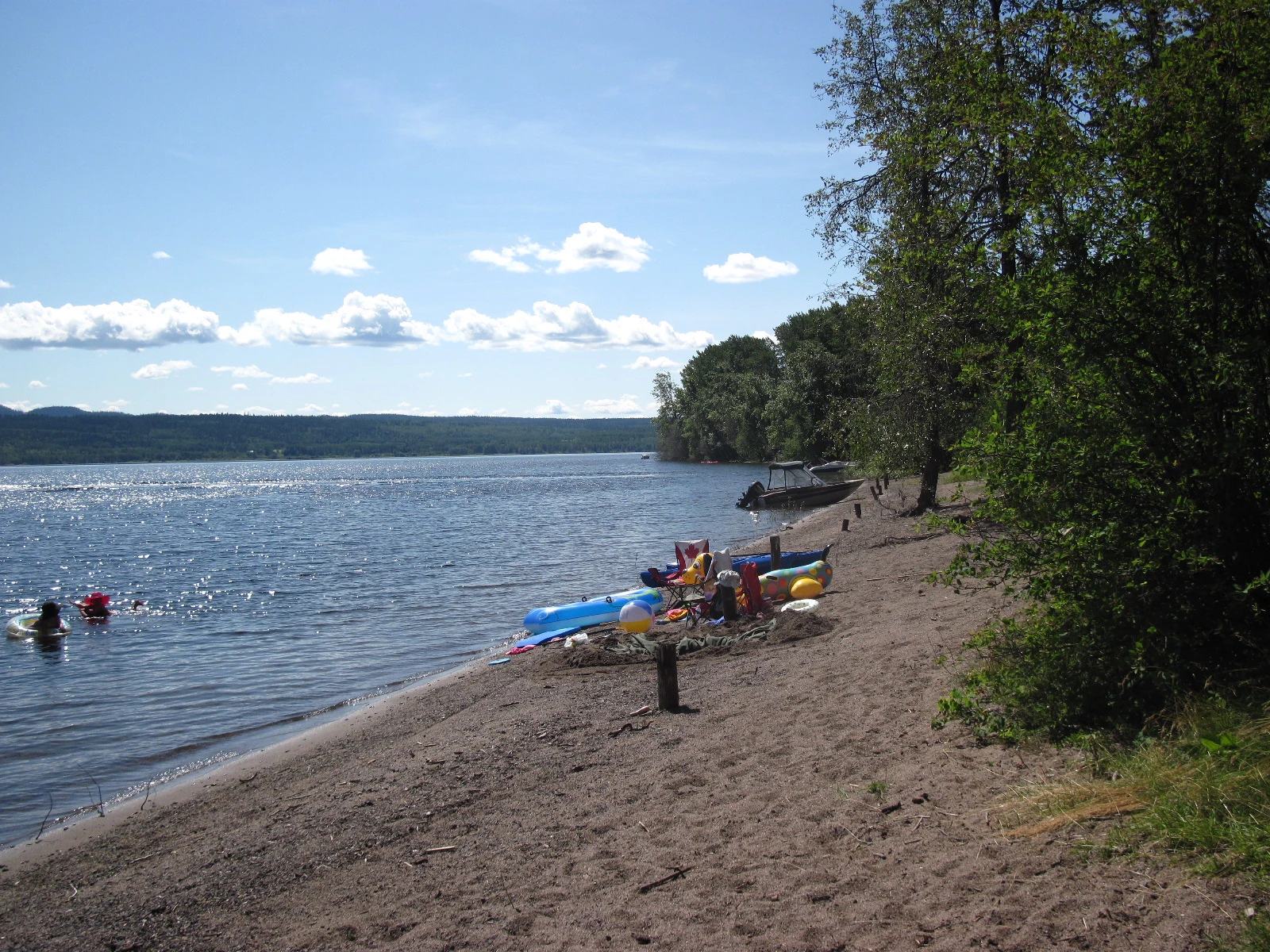 Photo: Recreation Sites and Trails BC. © Province of British Columbia, licensed under the Open Government Licence – British Columbia. Peterson'S Beach, photo 2