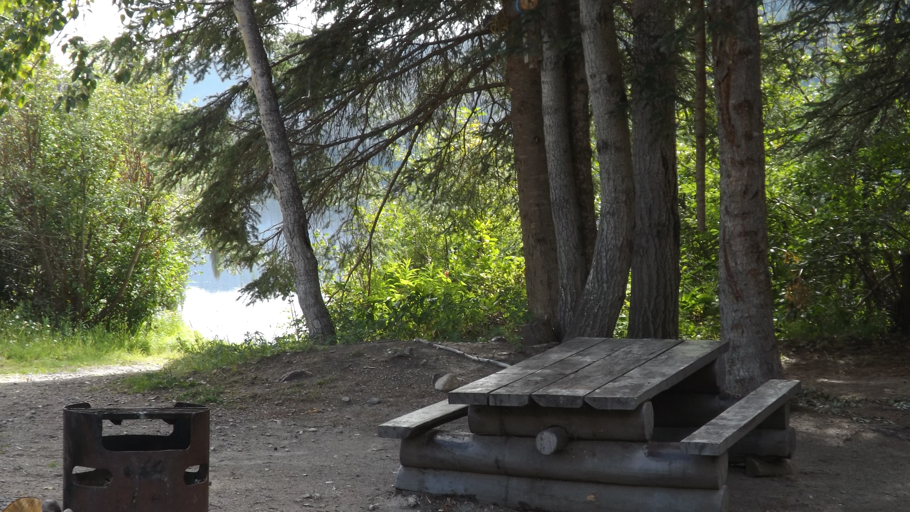 Photo: Recreation Sites and Trails BC. © Province of British Columbia, licensed under the Open Government Licence – British Columbia. Oona Lake