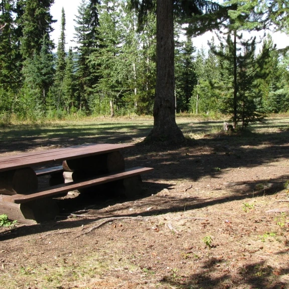 Photo: Recreation Sites and Trails BC. © Province of British Columbia, licensed under the Open Government Licence – British Columbia. Tagai Lake, photo 2