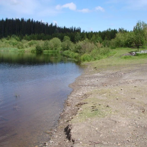 Photo: Recreation Sites and Trails BC. © Province of British Columbia, licensed under the Open Government Licence – British Columbia. Shesta Lake, photo 2