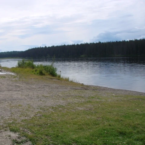 Photo: Recreation Sites and Trails BC. © Province of British Columbia, licensed under the Open Government Licence – British Columbia. Shesta Lake, photo 3