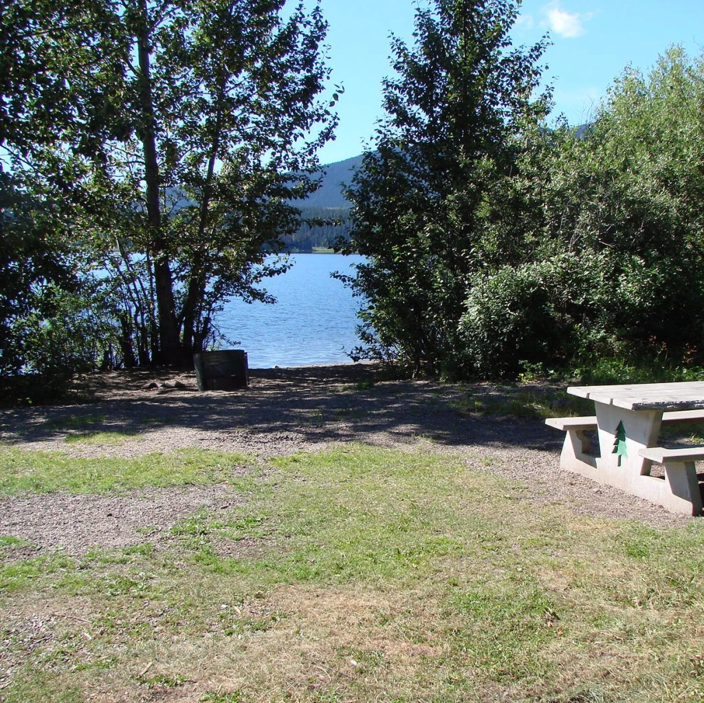 Photo: Recreation Sites and Trails BC. © Province of British Columbia, licensed under the Open Government Licence – British Columbia. Stony Lake North