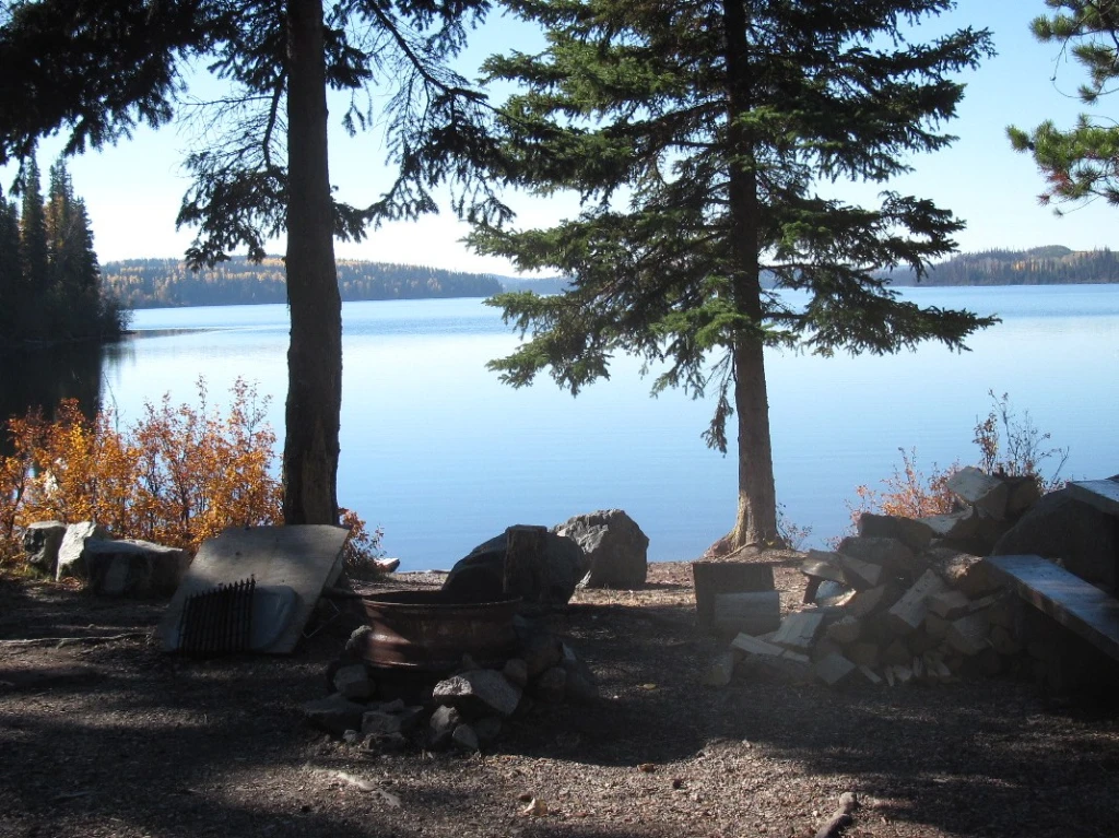 Photo: Recreation Sites and Trails BC. © Province of British Columbia, licensed under the Open Government Licence – British Columbia. Hallett Lake