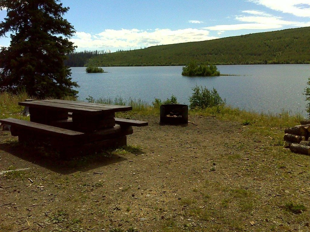 Photo: Recreation Sites and Trails BC. © Province of British Columbia, licensed under the Open Government Licence – British Columbia. Suscha Lake, photo 3