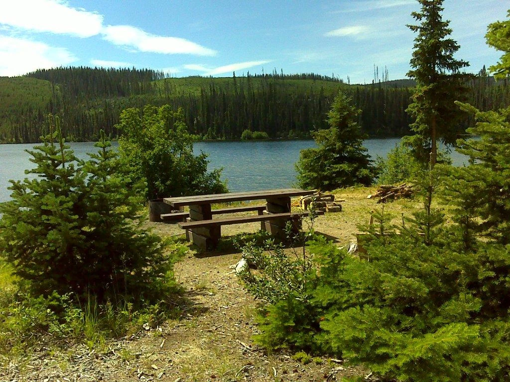 Photo: Recreation Sites and Trails BC. © Province of British Columbia, licensed under the Open Government Licence – British Columbia. Suscha Lake, photo 2