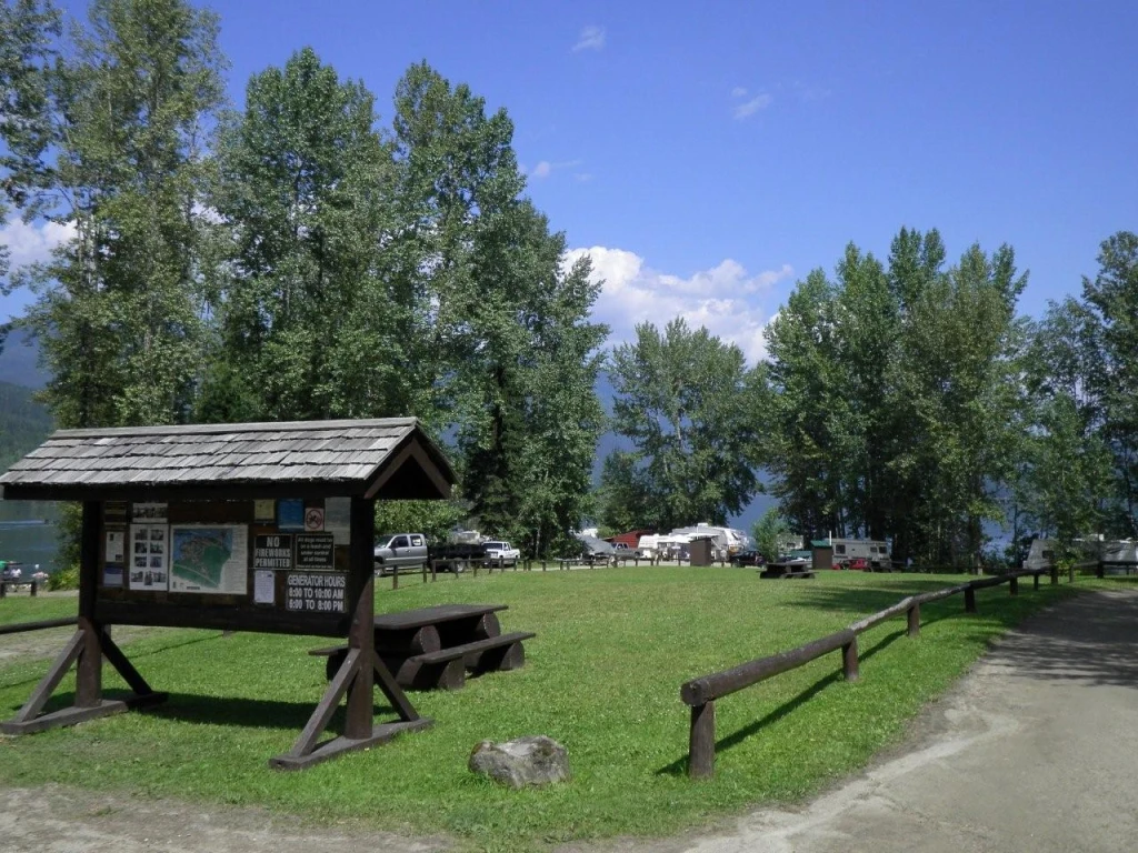 Photo: Recreation Sites and Trails BC. © Province of British Columbia, licensed under the Open Government Licence – British Columbia. Sugar Lake 2 Mile, photo 2
