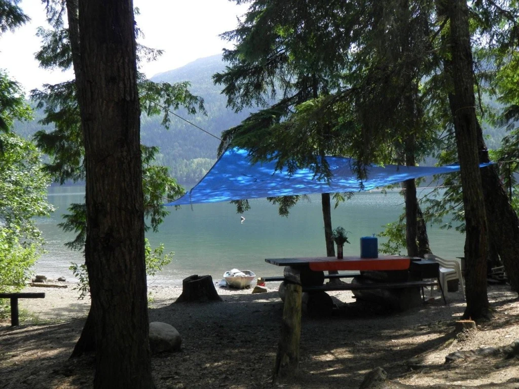 Photo: Recreation Sites and Trails BC. © Province of British Columbia, licensed under the Open Government Licence – British Columbia. Sugar Lake 2 Mile, photo 6