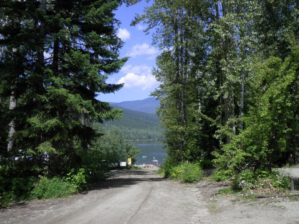 Photo: Recreation Sites and Trails BC. © Province of British Columbia, licensed under the Open Government Licence – British Columbia. Sugar Lake 2 Mile, photo 3