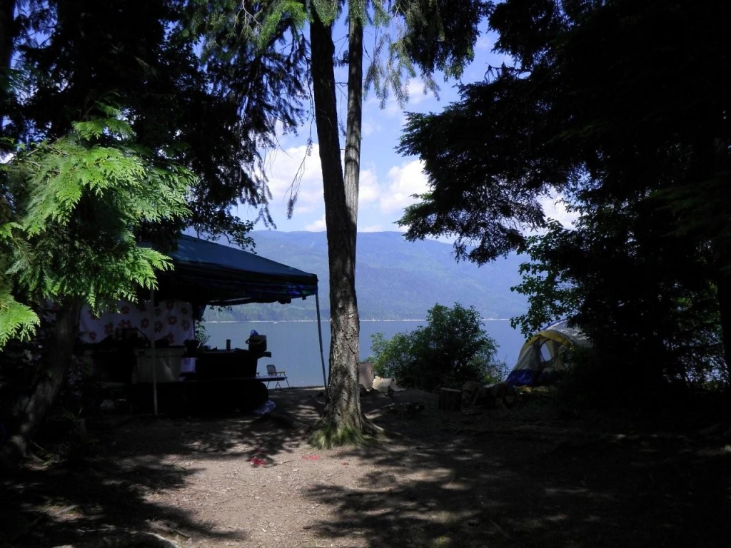 Photo: Recreation Sites and Trails BC. © Province of British Columbia, licensed under the Open Government Licence – British Columbia. Sugar Lake 2 Mile, photo 9