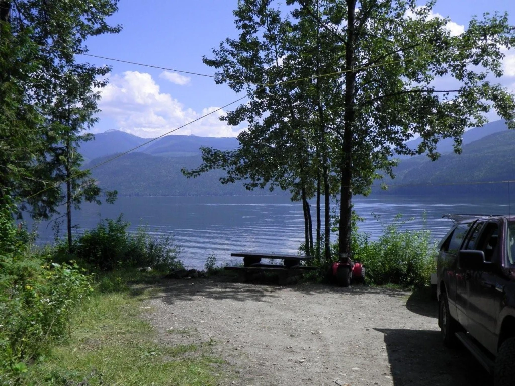Photo: Recreation Sites and Trails BC. © Province of British Columbia, licensed under the Open Government Licence – British Columbia. Sugar Lake 3 Mile
