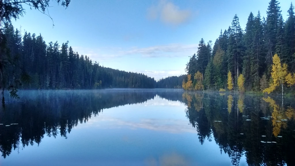 Photo: Recreation Sites and Trails BC. © Province of British Columbia, licensed under the Open Government Licence – British Columbia. Lolo Lake
