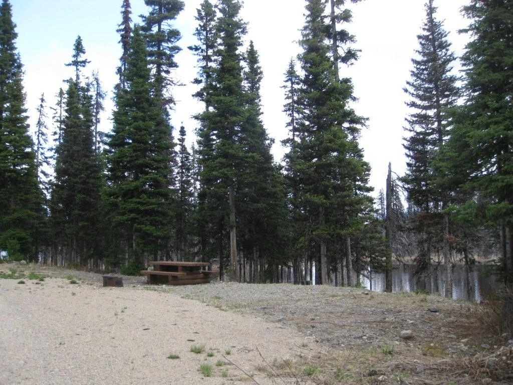 Photo: Recreation Sites and Trails BC. © Province of British Columbia, licensed under the Open Government Licence – British Columbia. Ejas Lake, photo 3