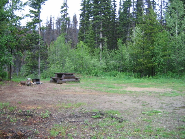 Photo: Recreation Sites and Trails BC. © Province of British Columbia, licensed under the Open Government Licence – British Columbia. Lawrence Lake East, photo 2