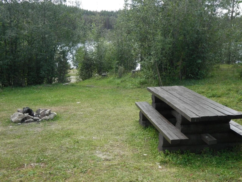 Photo: Recreation Sites and Trails BC. © Province of British Columbia, licensed under the Open Government Licence – British Columbia. Nicklen Lake East, photo 4