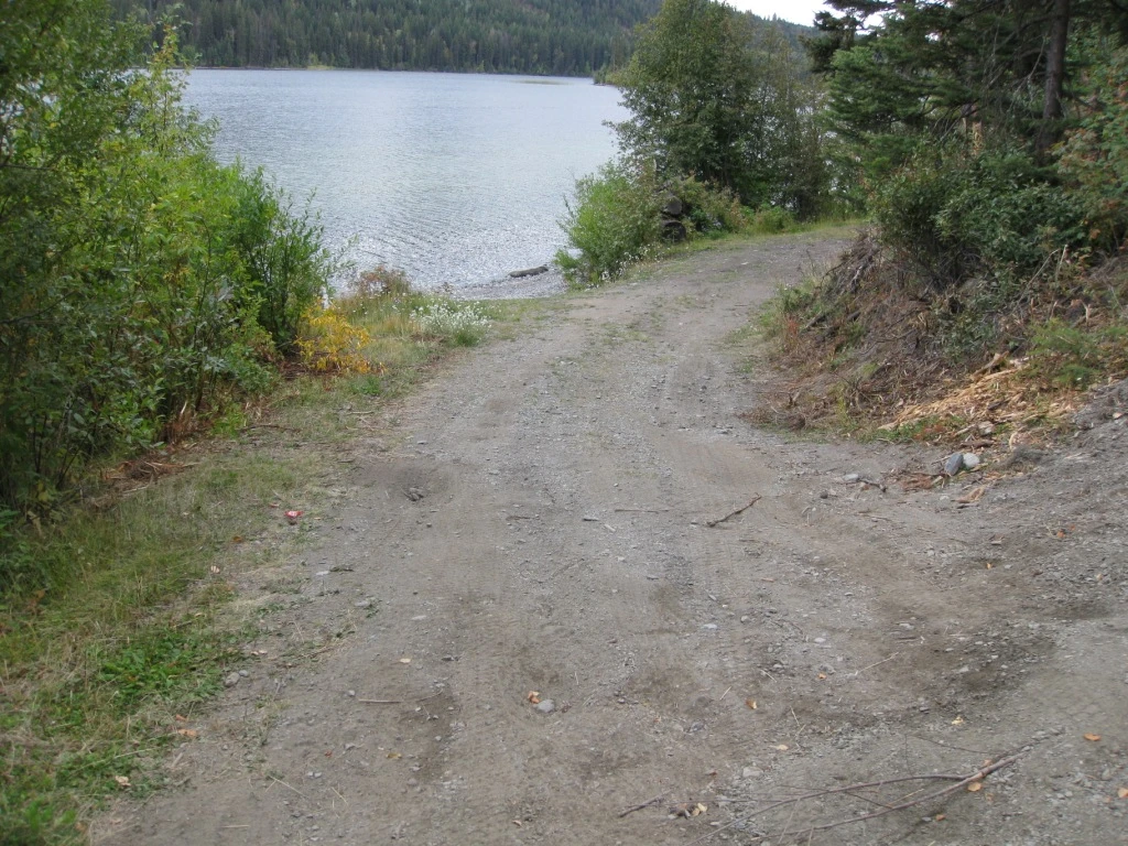 Photo: Recreation Sites and Trails BC. © Province of British Columbia, licensed under the Open Government Licence – British Columbia. Sullivan Lake (Knouff), photo 2