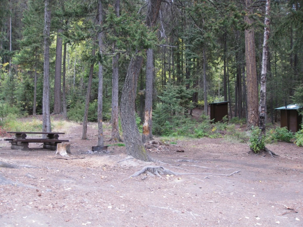 Photo: Recreation Sites and Trails BC. © Province of British Columbia, licensed under the Open Government Licence – British Columbia. Sullivan Lake (Knouff), photo 4