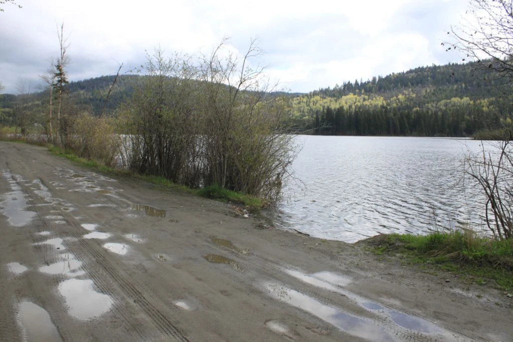 Photo: Recreation Sites and Trails BC. © Province of British Columbia, licensed under the Open Government Licence – British Columbia. Sullivan Lake (Knouff)