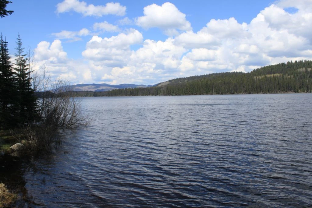 Photo: Recreation Sites and Trails BC. © Province of British Columbia, licensed under the Open Government Licence – British Columbia. Mayson Lake, photo 3