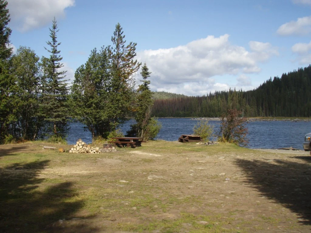 Photo: Recreation Sites and Trails BC. © Province of British Columbia, licensed under the Open Government Licence – British Columbia. Allan Lake, photo 3