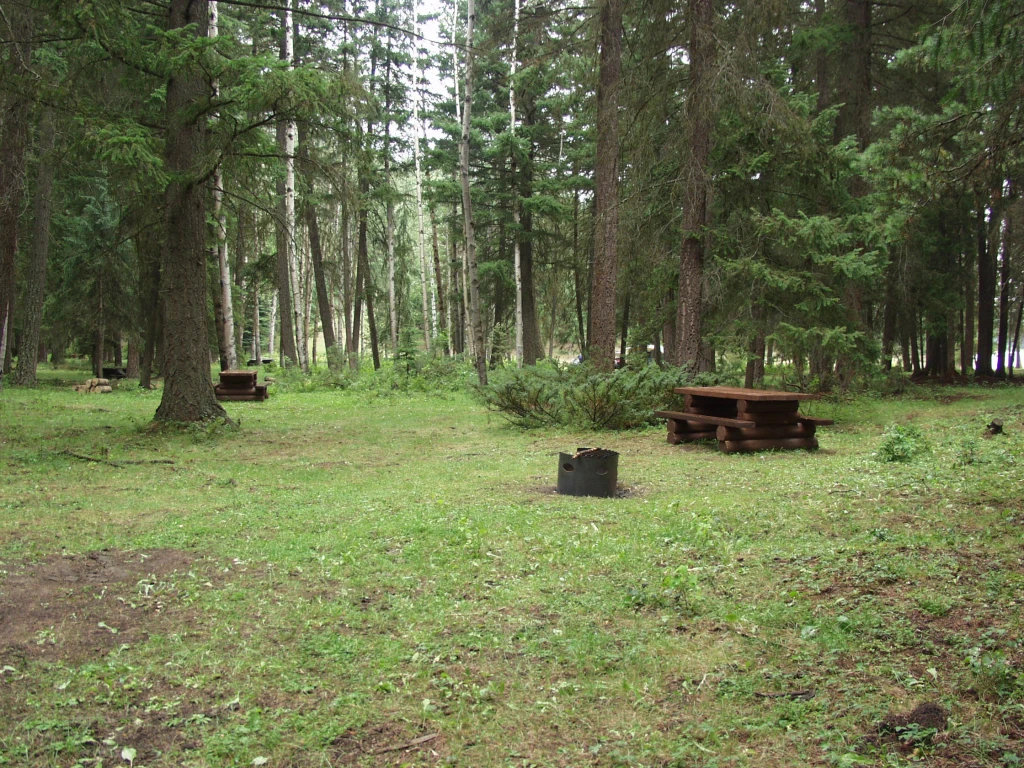 Photo: Recreation Sites and Trails BC. © Province of British Columbia, licensed under the Open Government Licence – British Columbia. Kwotlenemo (Fountain) Lake, photo 4