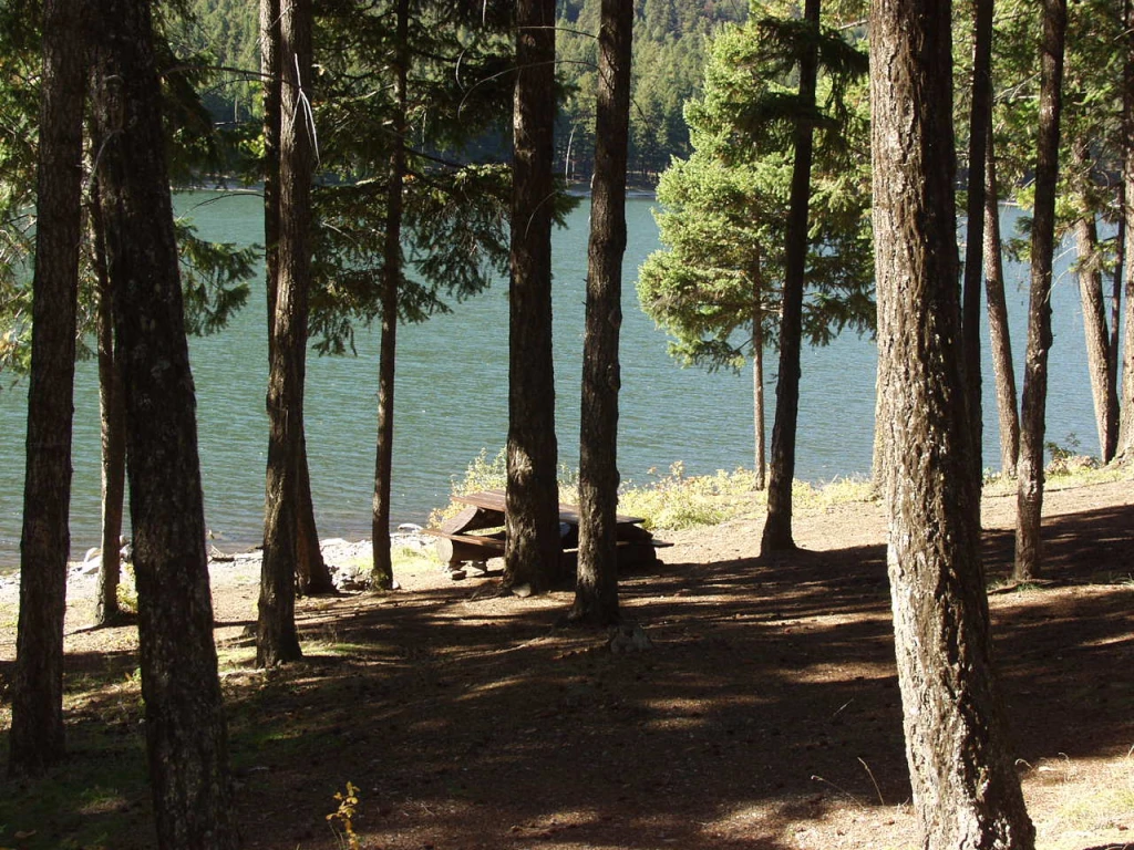 Photo: Recreation Sites and Trails BC. © Province of British Columbia, licensed under the Open Government Licence – British Columbia. Kwotlenemo (Fountain) Lake, photo 3