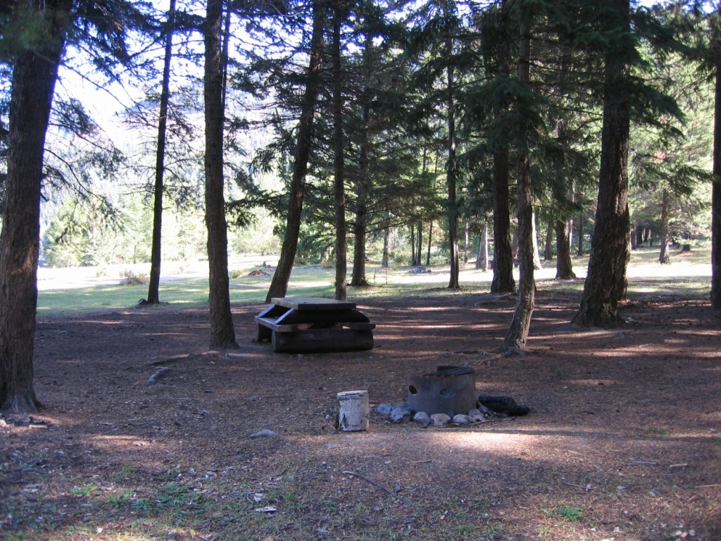 Photo: Recreation Sites and Trails BC. © Province of British Columbia, licensed under the Open Government Licence – British Columbia. Kwotlenemo (Fountain) Lake, photo 6