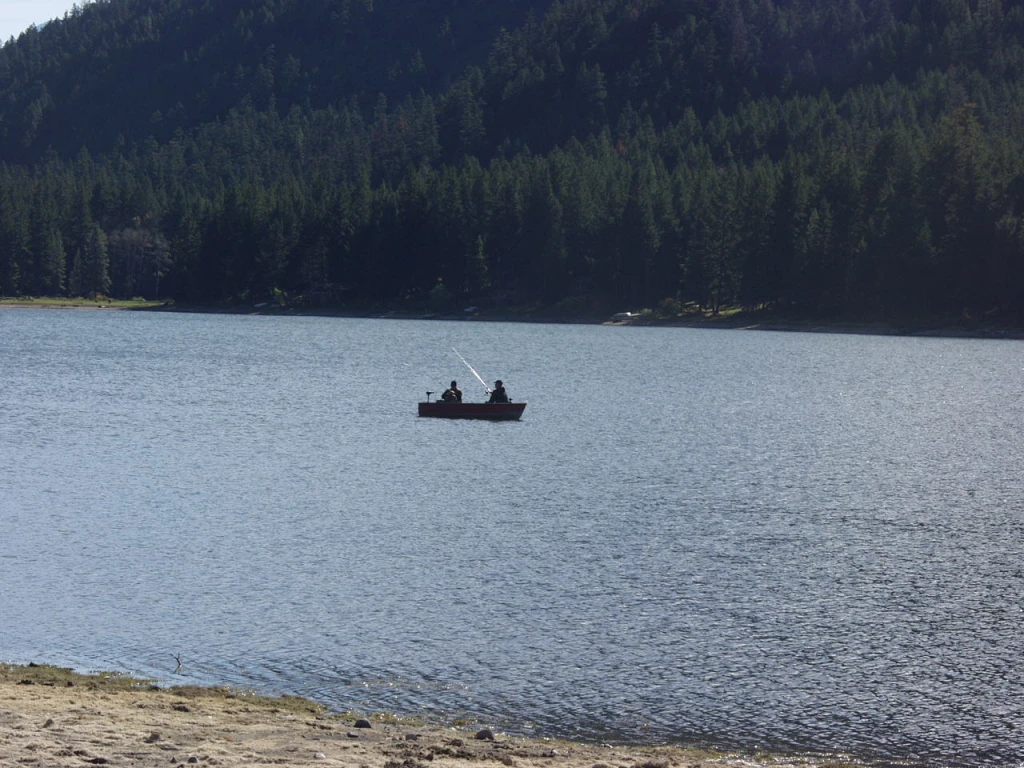 Kwotlenemo (Fountain) Lake