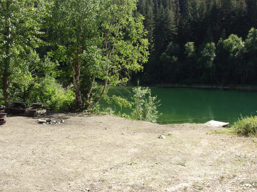 Photo: Recreation Sites and Trails BC. © Province of British Columbia, licensed under the Open Government Licence – British Columbia. Carol Lake