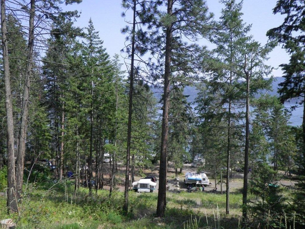 Photo: Recreation Sites and Trails BC. © Province of British Columbia, licensed under the Open Government Licence – British Columbia. Evely, photo 2
