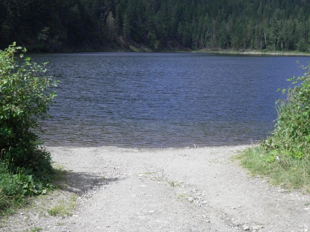 Photo: Recreation Sites and Trails BC. © Province of British Columbia, licensed under the Open Government Licence – British Columbia. Joyce Lake, photo 2